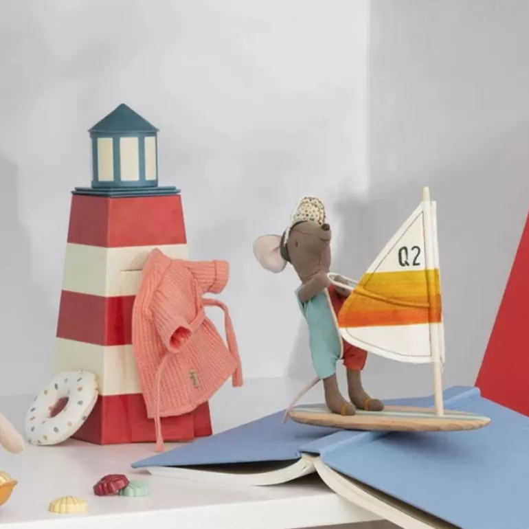 Maileg Maison De Poupee En Bois<Grand Frere Souris A La Plage Avec Sa Planche A Voile